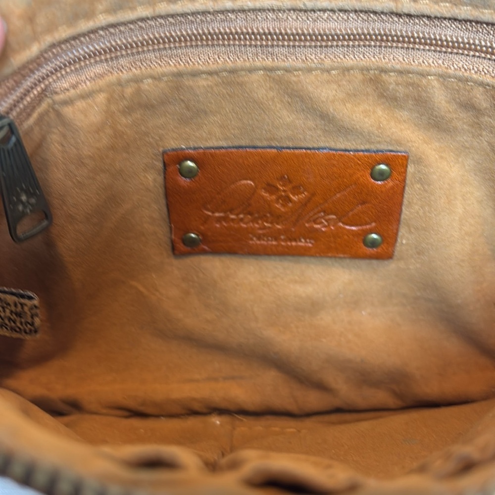 Patricia Nash Embossed Floral
Leather Clutch Wristlet Bag
Purse Zipper top - Picture 8 of 14